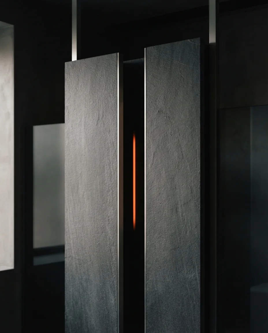 Paneles de piedra oscura con una línea de luz naranja, estética de marca de One Man Studio